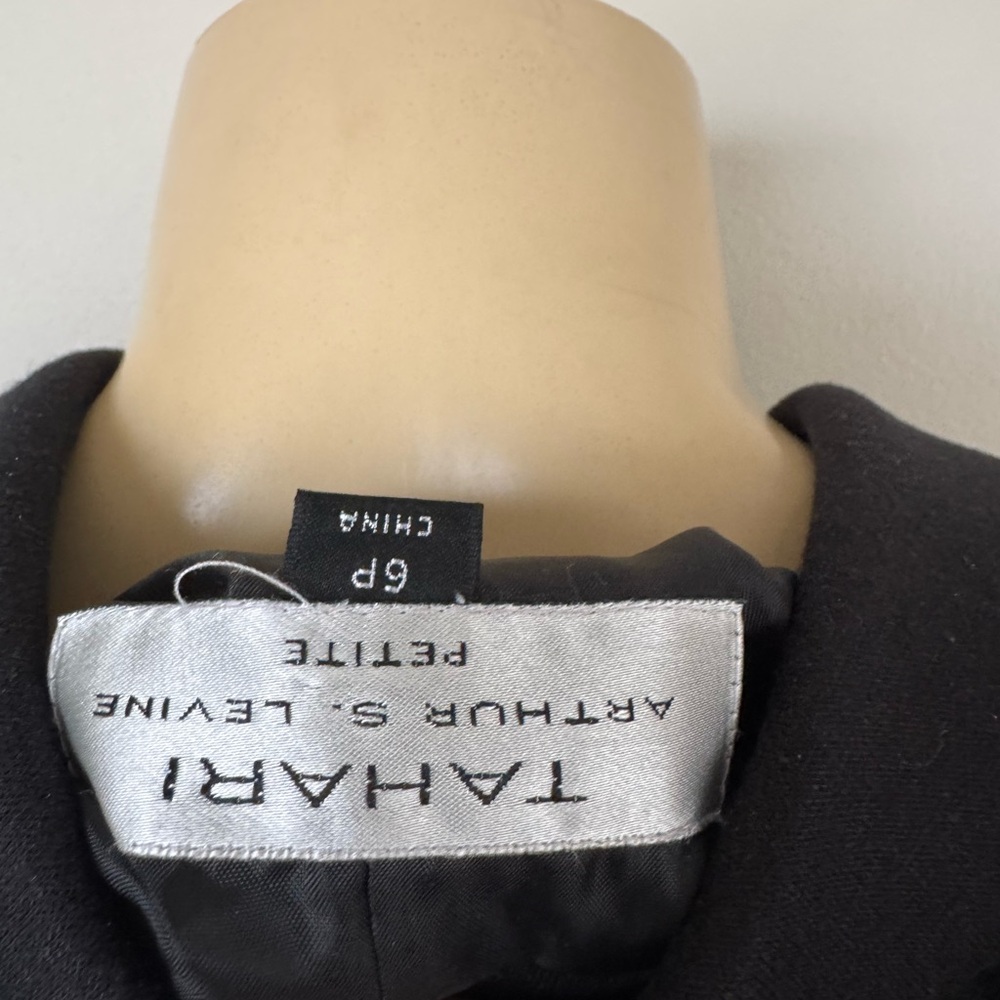 TAHARI black & white dressy Blazer size 6petite - Picture 4 of 7